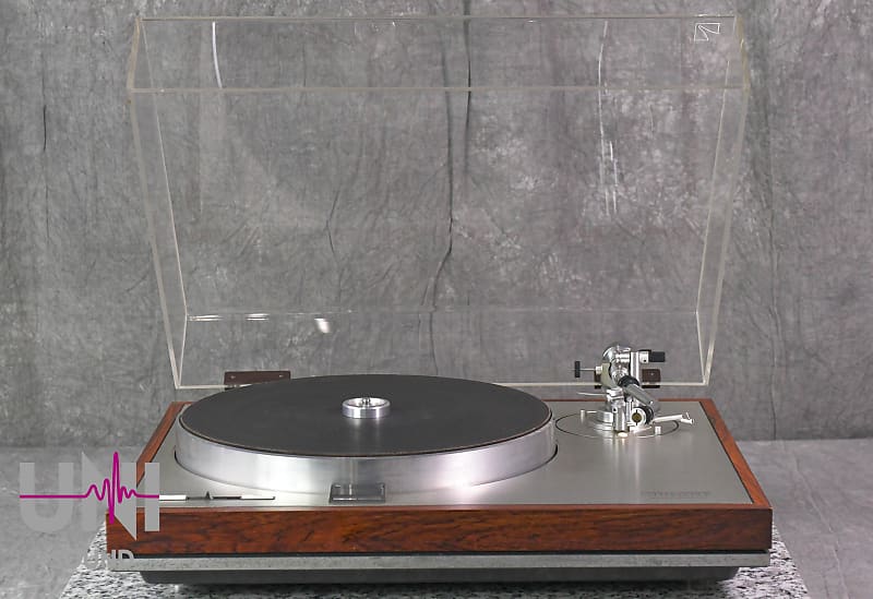 Luxman PD121 Turntable Record Player Direct Drive in Very Good Condition