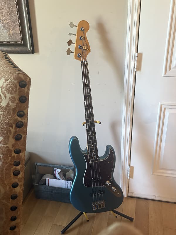 Fender Classic Series ‘60s Jazz Bass Fender Classic Series 60s Jazz Bass - What To Know & Where