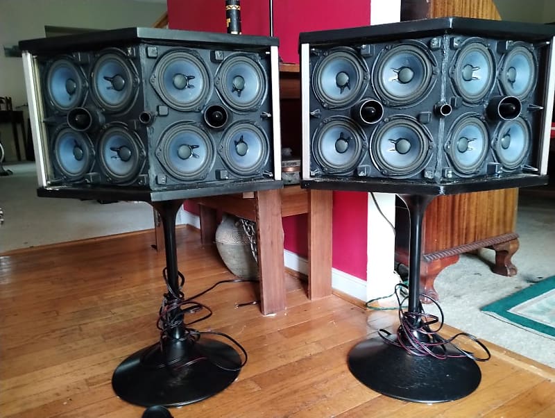 Bose 901 V speakers in very good condition with Bose EQ and stands - 1990&#039;s  			