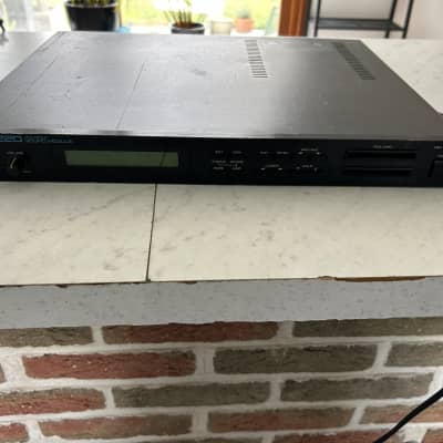 Roland U-220 RS-PCM Sound Module 1989 - 1992 - Black