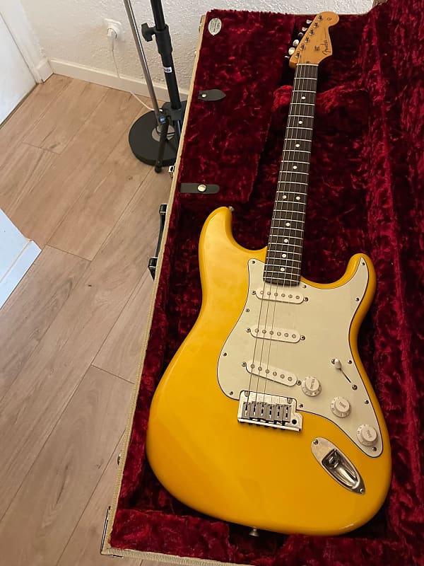 【保存版】 Fender Japan Rebel 1986 Yellow Rebel SPL ST-700 Stratocaster ギター