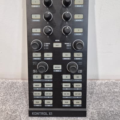 Native Instruments Traktor Kontrol S2 Mk1 DJ ControlleR