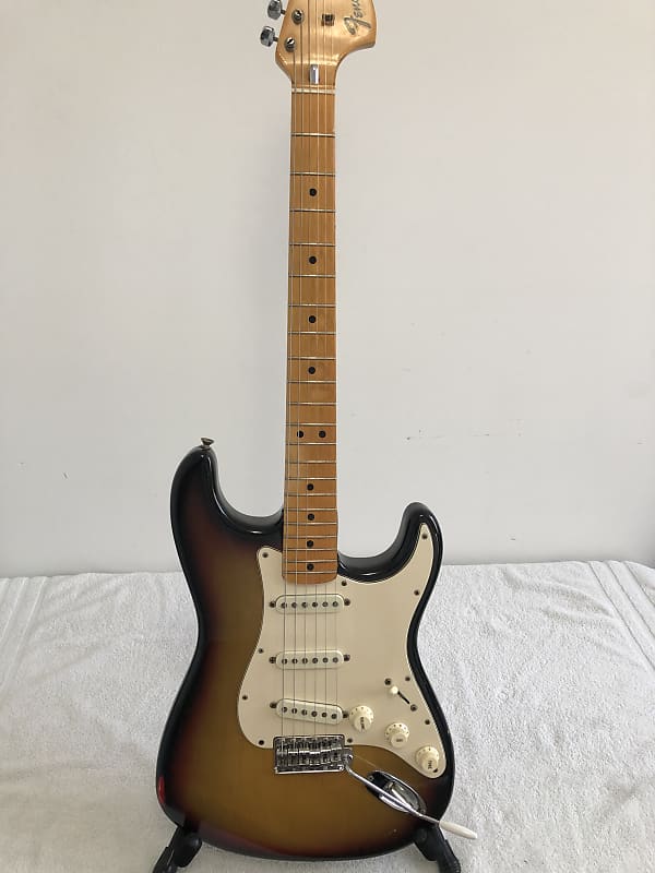 Fender Stratocaster 1972 - Sunburst with Maple Neck image 1