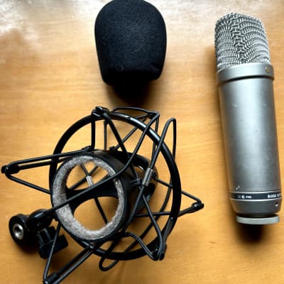 RODE NT1-A Microphone + Accessories (B)
