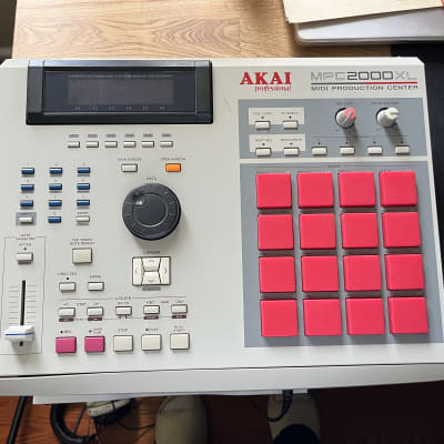 SPECIAL EDITION AKAI MPC2000XL SE1, PERFECT LCD, 250MB INT. ZIP 