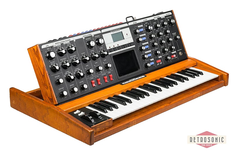 【ジャンク】Moog Minimoog Voyager アナログシンセ ケース付 Moog Minimoog Voyager Performer Edition 44-Key Monophonic