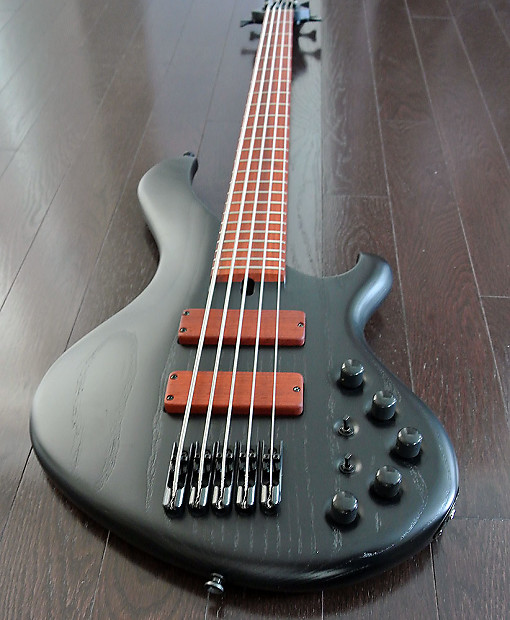 Maruszczyk Instruments - FROG Beta 5a - 5 String Active Bass in Matte Black  - Canadian Dealer