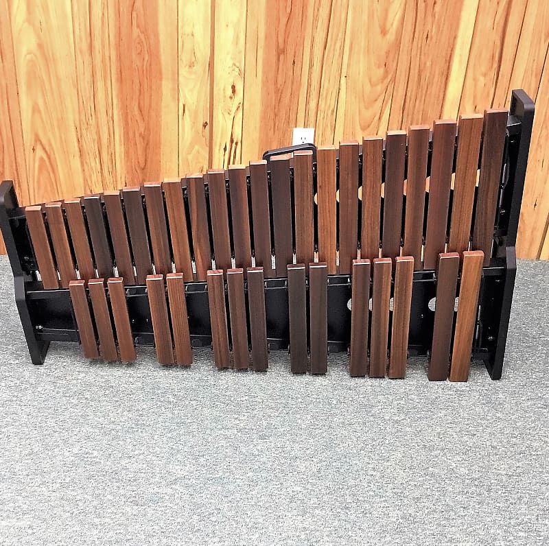 Adams AMPD30 Academy Series 3 Octave Padouk Marimba Display Reverb