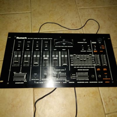 DJ機材 Numark DM1700T STEREO PRE-AMP Numark DM1700T Stereo Preamp Control Center (see Description