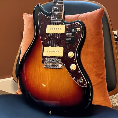 Fender American Performer Jazzmaster with Rosewood Fretboard 2018 - Present - 3-Tone Sunburst image 2