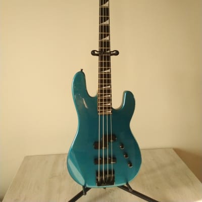 CHARVEL MODEL 2B Bass Guitars for sale in Canada | guitar-list