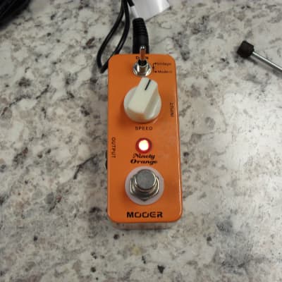 Mooer Pedal Case with 6 Pedals image 8