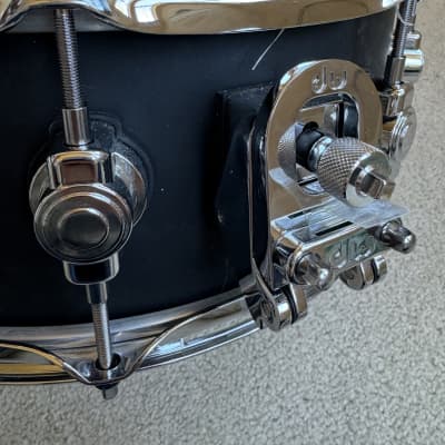 DW Design series Maple Snare drum 5.5 x 14” HVLT 00s - Black image 5