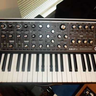 高品質100%新品Moog SUB 37 Tribute Edition モーグ