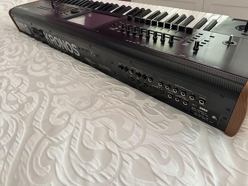 Korg KRONOS 2 61-Key Digital Synthesizer Workstation 2014 Korg KRONOS 2 61-Key Digital Synthesizer Workstation 2014