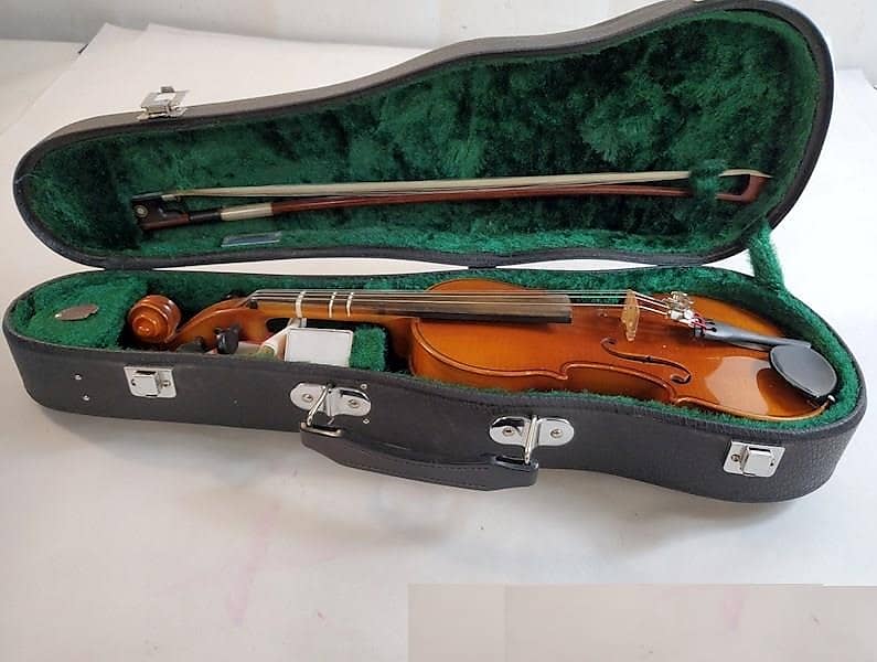 Suzuki # 220 (1/8 Size) Violin, Japan 1979, with case/bow