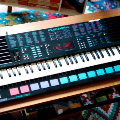 Yamaha Portasound PSS-680 MusicStation Vintage FM Synthesizer