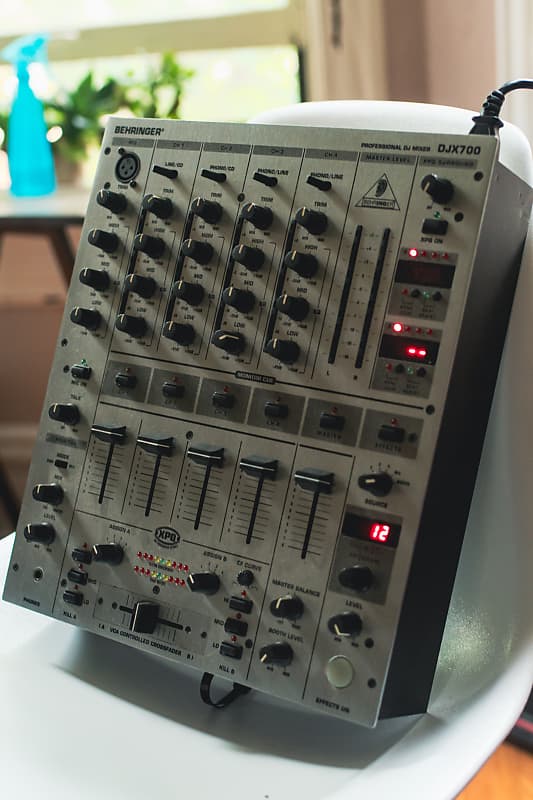 Behringer DJX700 5 Channel Pro DJ Mixer with Effects (Near Mint!)