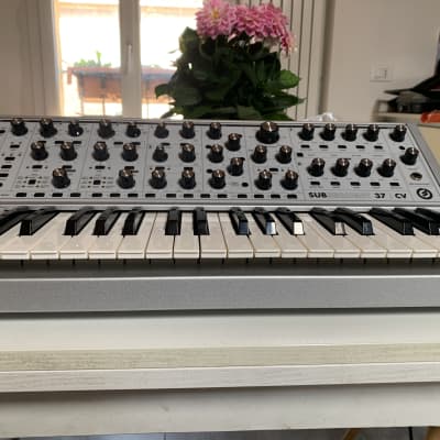 Moog Subsequent 37 CV Paraphonic Analog Synth Limited edition