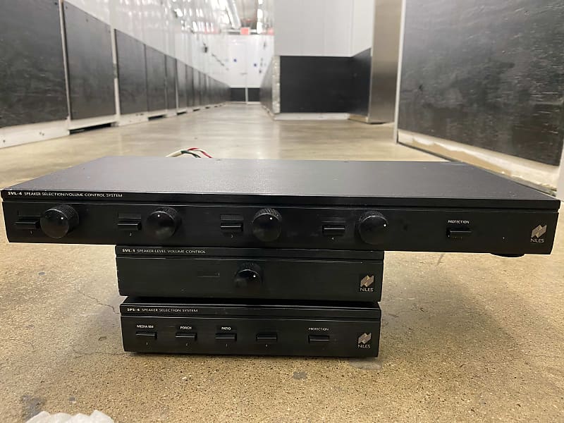 Niles SVL4 FourChannel Speaker Selector / Volume Control Reverb