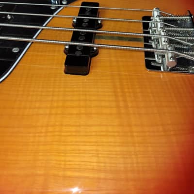 Fender Rarities Flame Ash Top Jazz Bass®, Ebony Fingerboard, Plasma Red Burst image 7