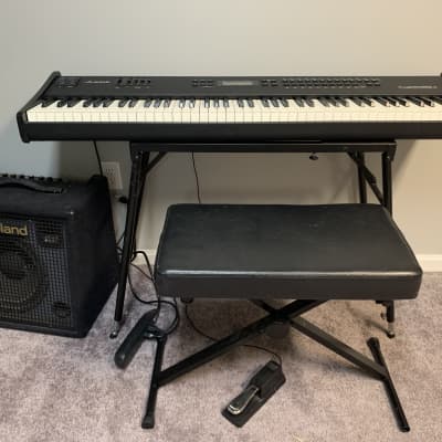 Alesis QS8.1 1996 - Black w/ Roland Amp and Sustain Pedal