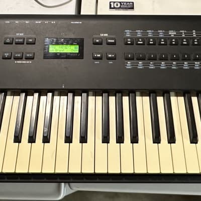 Alesis QS8 Keyboard