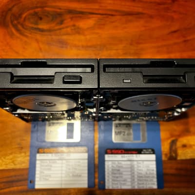 Roland S-550 2x Floppy Disk Drives + ca 50 Sound Disks