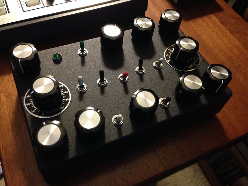 JMT Synth UNVO-1 noise / drone synthesizer