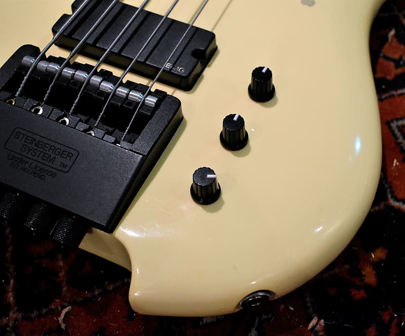 1991 Steinberger XQ-25 Five string bass 5 White Free