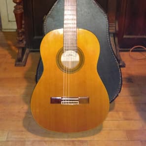 Aria ak 200 classical guitar deals