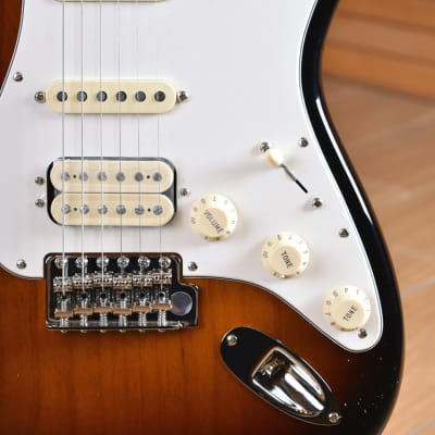 Fender American Performer Stratocaster HSS Rosewood Fingerboard 3 Tone Sunburst image 3