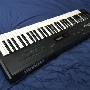 Holiday Sale -- $70 Off!  Rare Yamaha SY22 Dynamic Vector Synthesizer Keyboard AWM / AFM -- Nice! image 8