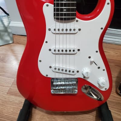 Fender Squier Mini Stratocaster and Frontman 10 watt Amp 2016 image 3