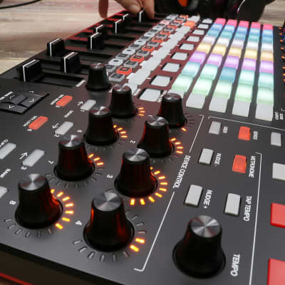 Akai Professional APC40 MKII Ableton Live Performance Controller + Ext Cable + 4-Port USB image 5