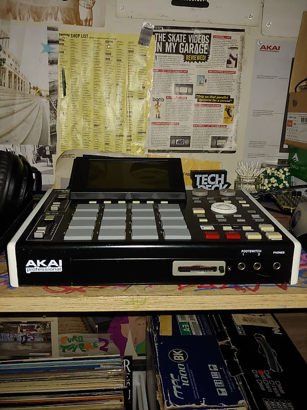 TRADE FOR MPC2500 WITH JJOSXL Akai MPC1000 Music Production Center with XLCD image 1