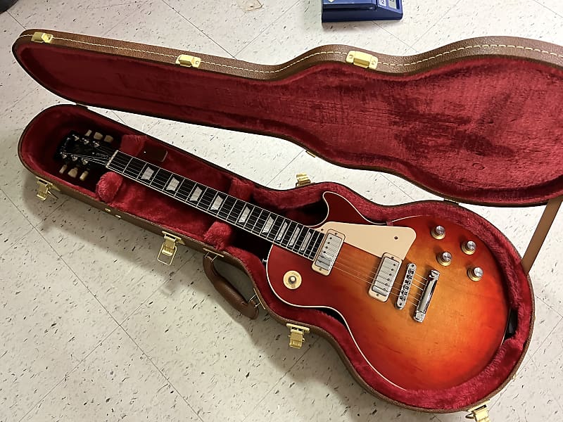 2023 Gibson USA Les Paul Deluxe '70s Electric Guitar Cherry Sunburst