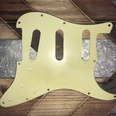 Real Life Relics Mint Green Stratocaster® Pickguard 3 Ply 11 Hole SSS   [PGE4]