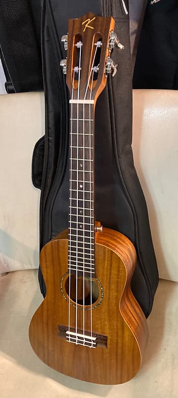 Kaka kuc-70 model traditional Hawaiian Concert Ukulele w/gig