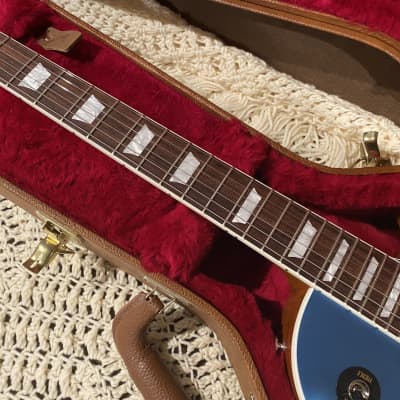 Gibson Les Paul Classic (2018) in Pelham Blue image 3