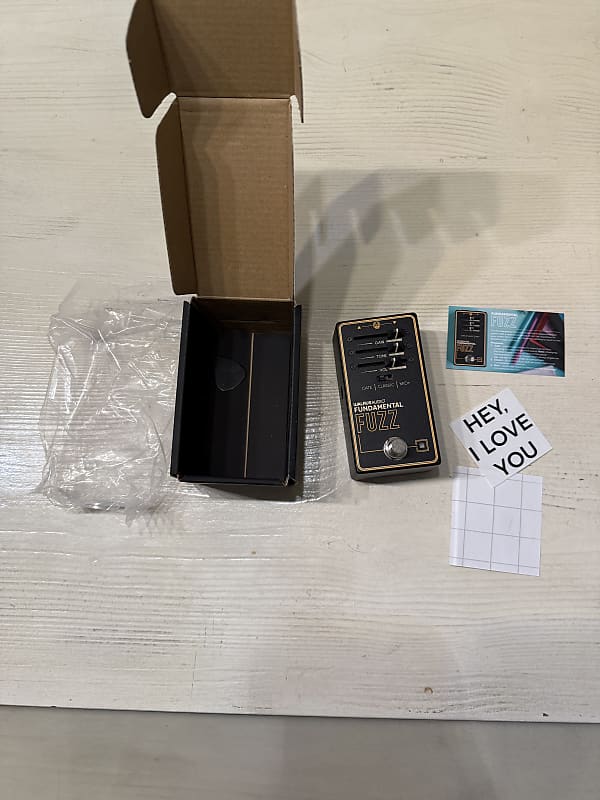 Walrus Audio Fundamental Fuzz