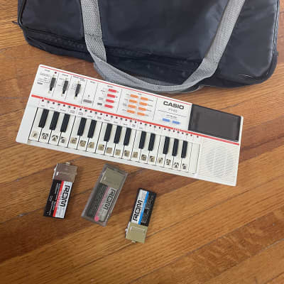 casio pt-82 mini synthesizer keyboard w/3 rom cartridges (like pt-80)