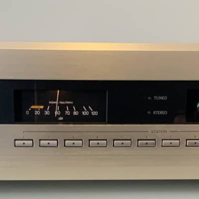 Accuphase T 107 - Champagne image 1
