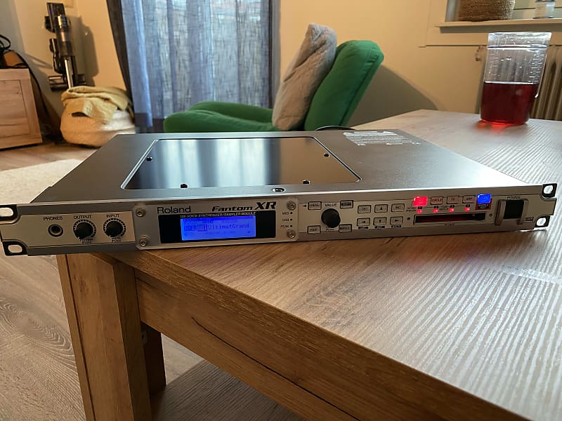 Roland Fantom-XR Rackmount Synthesizer Module 2004 - 2010 - Silver image 1