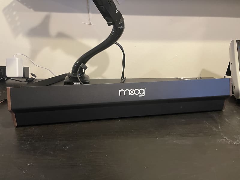 MOOG 104HP CASE + BEHRINGER CP1A +ケーブル付き MOOG 104HP CASE + BEHRINGER CP1A +ケーブル付き