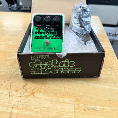 Electro-Harmonix Electric Mistress Deluxe  New  Green and black image 2