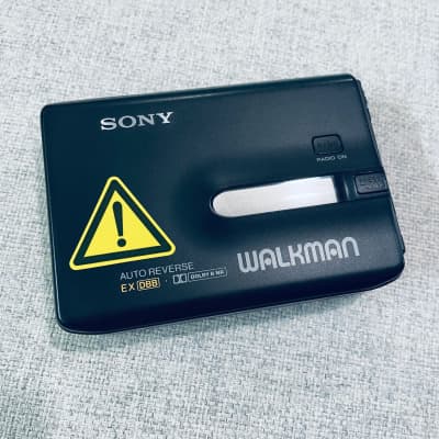 SONY FX70 Walkman Cassette Player, Excellent Gun Black Shape !  Working  ! image 2