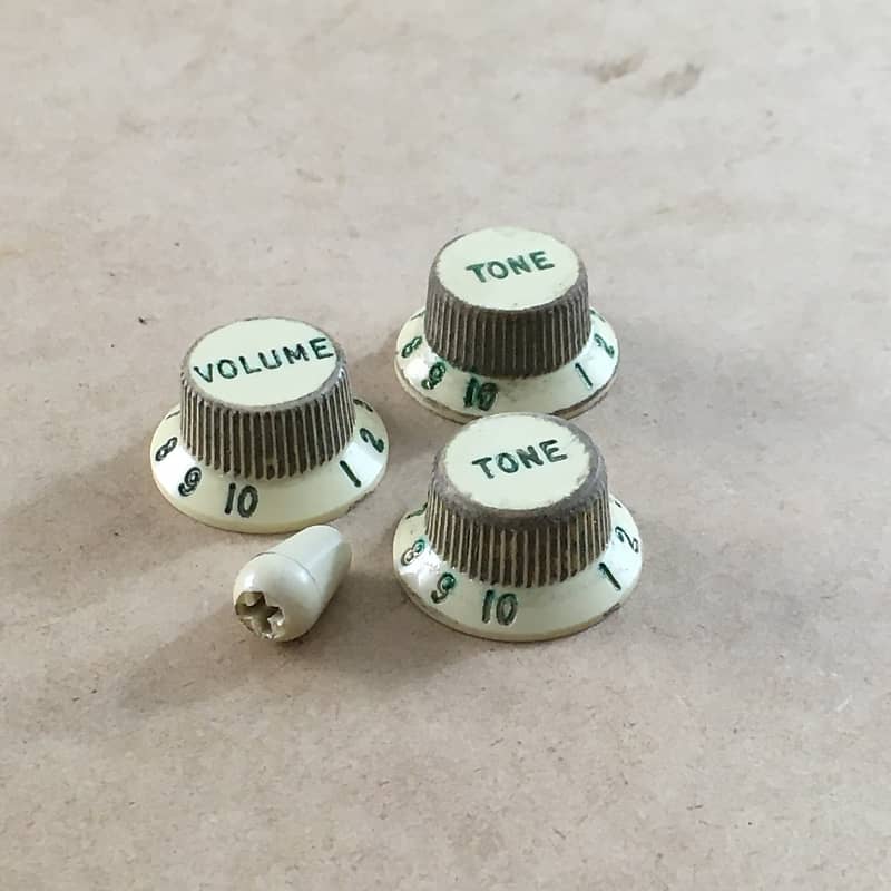 Vintage Reissue Fender Strat Green Font Number Knobs “Aged Reverb