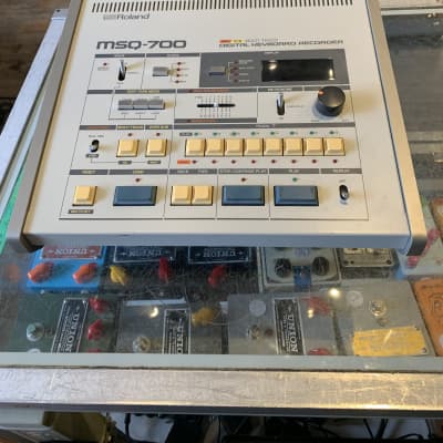 Roland MSQ-700 Multitrack Digital Keyboard Recorder 1984 - 1986 - Beige