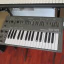 Roland SH-101 32-Key Monophonic Synthesizer 1982 - 1986 Gray